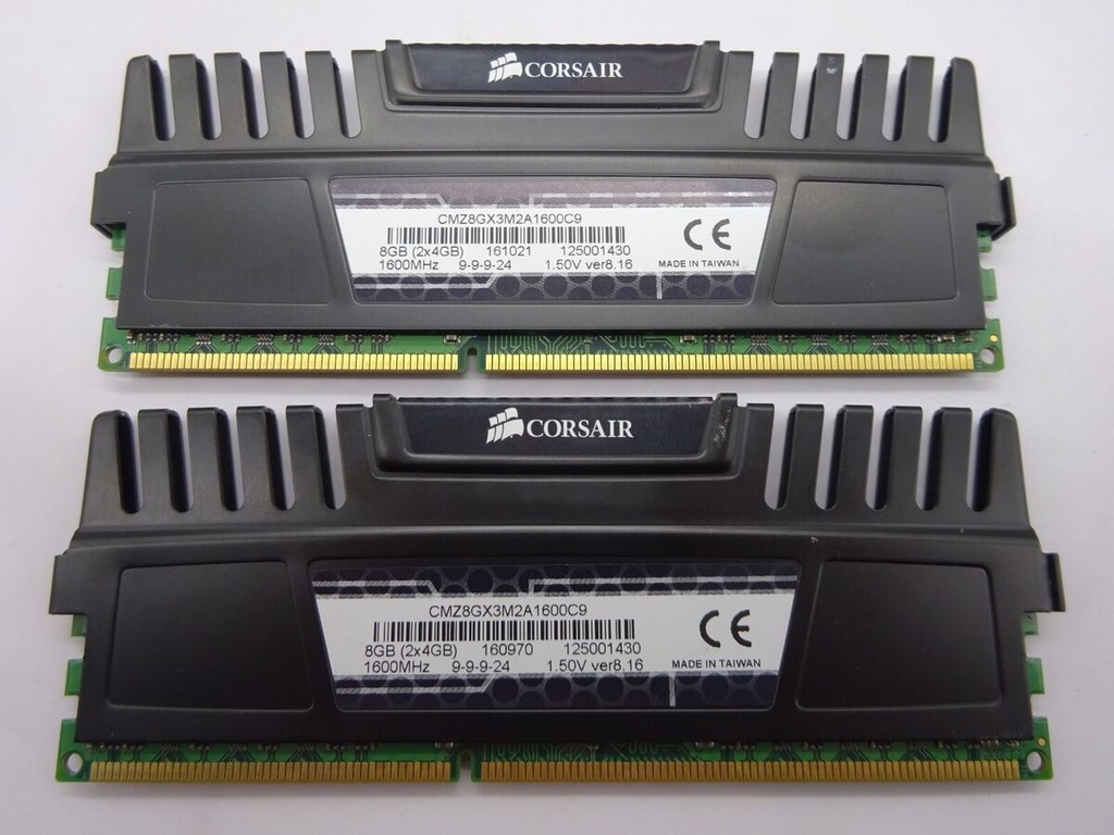 RAM PC DDR3 4GB BLINDADA CORSAIR MODELO:CMZ8GX3M2A1600C9